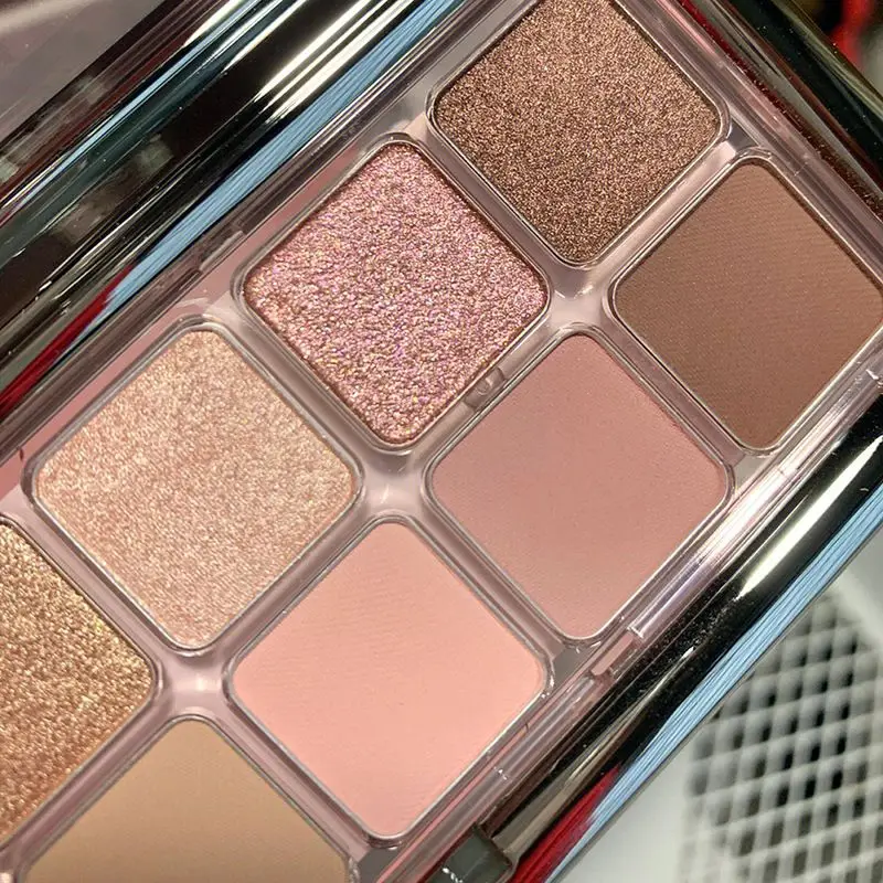 12-цветная пластина для теней  – обзор и цена Beauty Huda Makeup